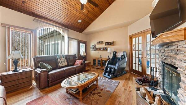 N2487 Nuttelman Rd, La Crosse, WI 54601