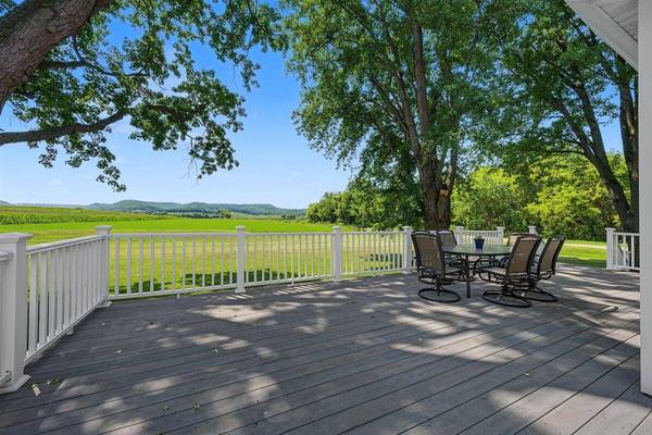 N3290 Russlan Coulee Rd, Barre, WI 54601