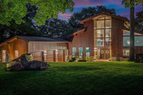 1555 Crescent Hills DR, La Crescent, MN 55947