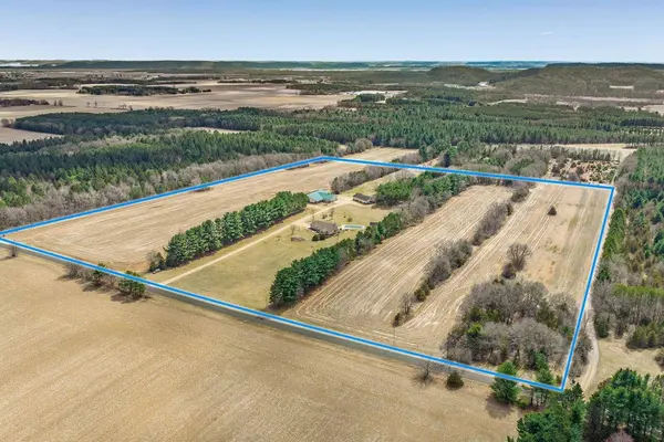 E10059 Block Road, Prairie Du Sac, WI 53578