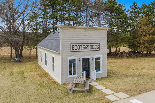 E10059 Block Road, Prairie Du Sac, WI 53578