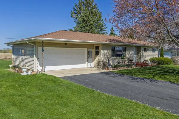 N2737 Welk Road, Markesan, WI 53946