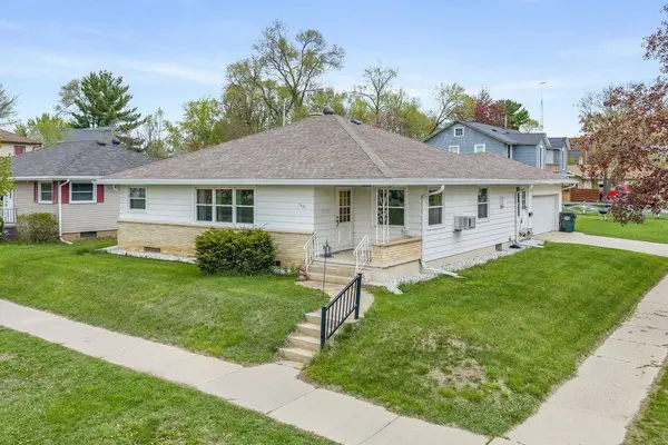 1001 Dewitt Street, Portage, WI 53901