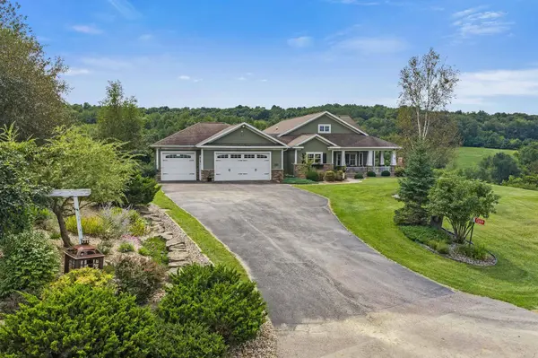 S2419 Santas Loop Road, Wonewoc, WI 53968