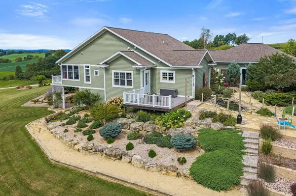 S2419 Santas Loop Road, Wonewoc, WI 53968