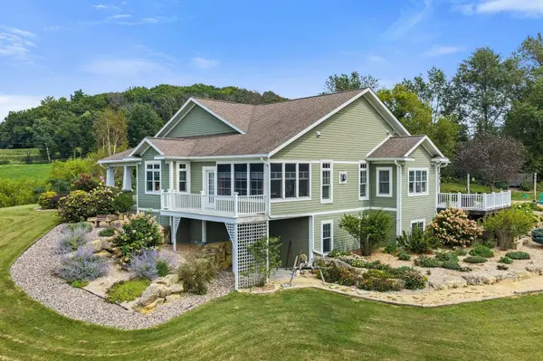 S2419 Santas Loop Road, Wonewoc, WI 53968