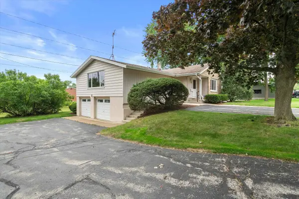 2305 Patricia Lane, Waukesha, WI 53188