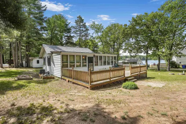 3266 N Parker Lake Road, Oxford, WI 53952