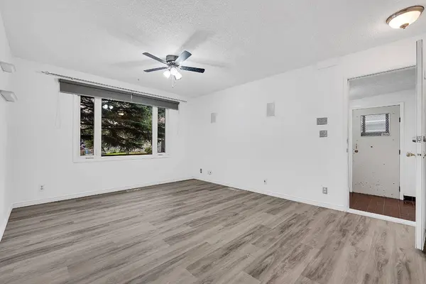 3614 39 ST NE, Calgary, AB T1Y 5H6