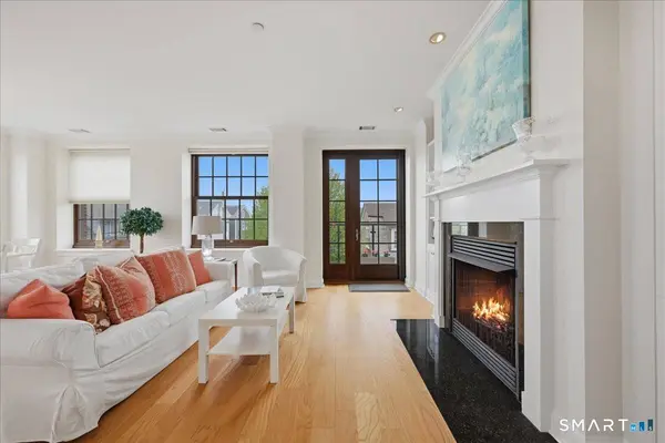 8 Stonington Commons #24, Stonington, CT 06378