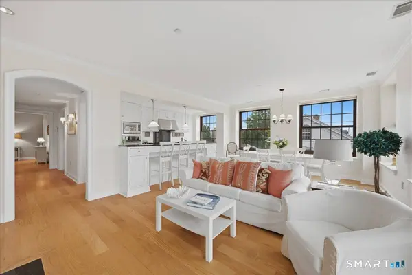 8 Stonington Commons #24, Stonington, CT 06378
