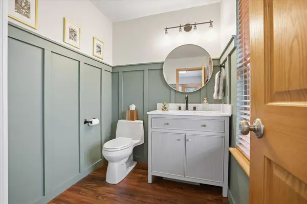 900 E Randy Rd, Oak Creek, WI 53154