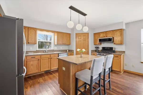 900 E Randy Rd, Oak Creek, WI 53154