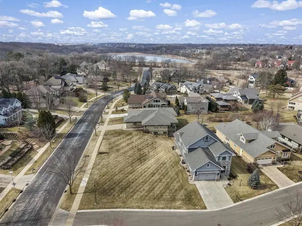 11 Arboredge Way, Fitchburg, WI 53711