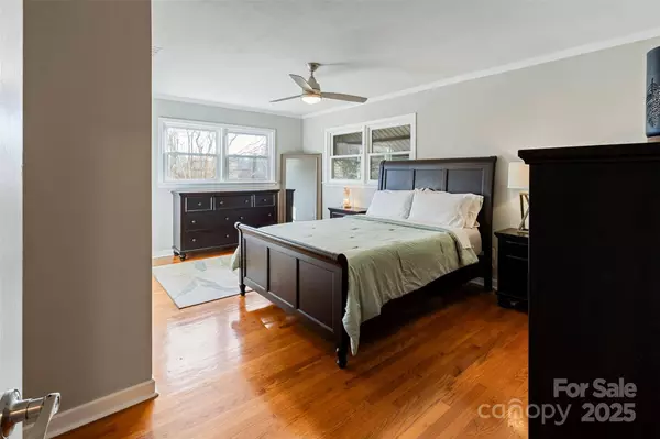 1905 10th Street PL NW, Hickory, NC 28601