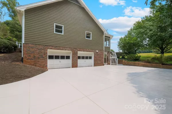 3718 Club House DR NE, Conover, NC 28613