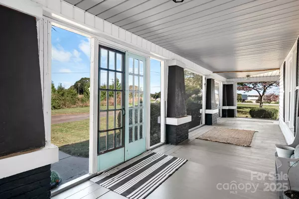 2461 Startown RD, Newton, NC 28658