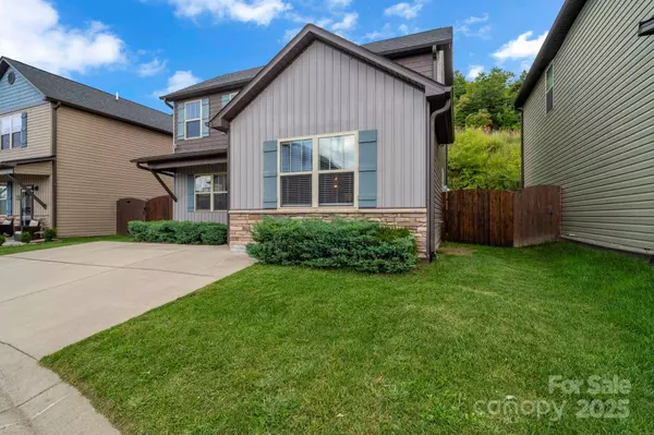 27 Mann LN, Fletcher, NC 28732
