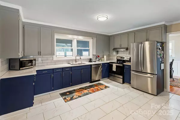 1905 10th Street PL NW, Hickory, NC 28601