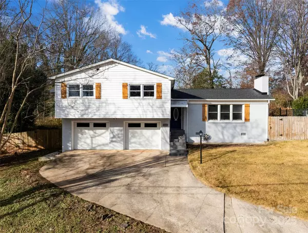 1905 10th Street PL NW, Hickory, NC 28601