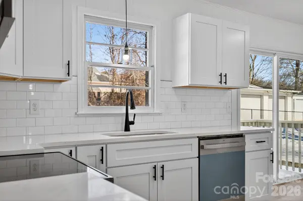 339 S Eastway DR, Troutman, NC 28166