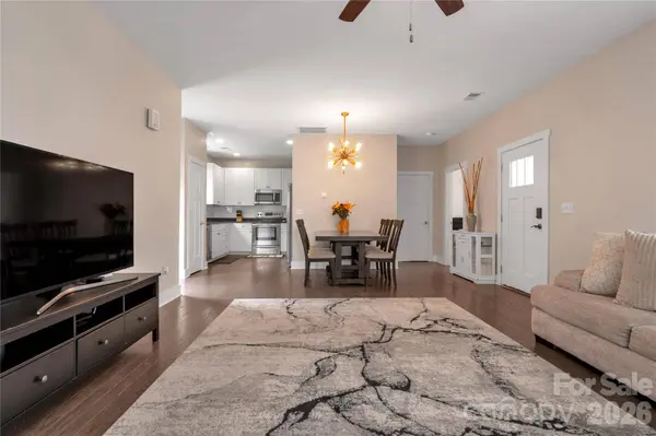 27 Mann LN, Fletcher, NC 28732