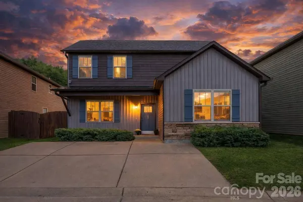 27 Mann LN, Fletcher, NC 28732