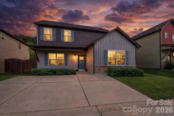 27 Mann LN, Fletcher, NC 28732