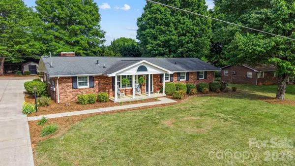 3328 Sulphur Springs RD NE, Hickory, NC 28601
