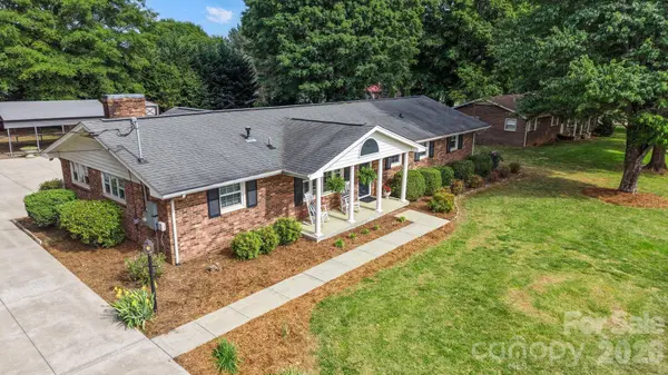 3328 Sulphur Springs RD NE, Hickory, NC 28601