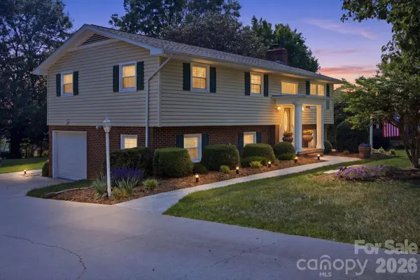 2340 24th AVE NE, Hickory, NC 28601