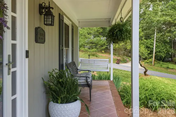 1496 Hardwood CIR, Newton, NC 28658