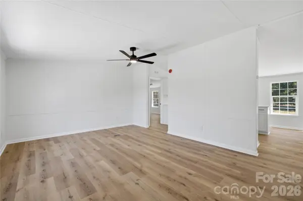 3940 Teaberry LN, Newton, NC 28658