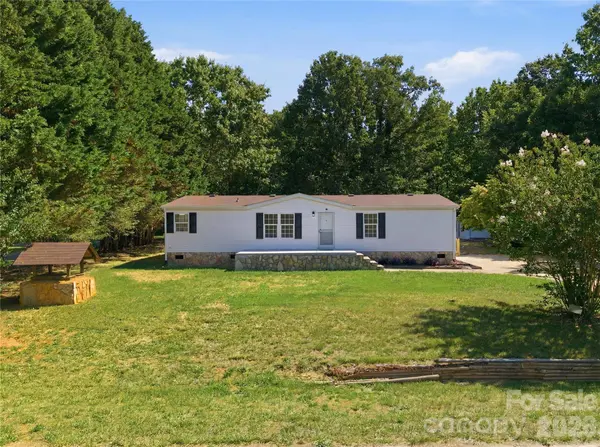 3940 Teaberry LN, Newton, NC 28658