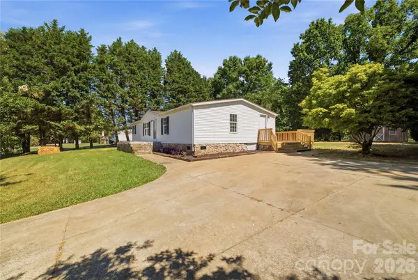 3940 Teaberry LN, Newton, NC 28658