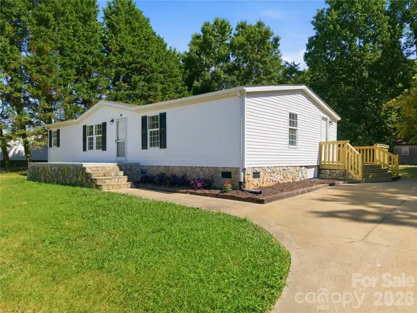 3940 Teaberry LN, Newton, NC 28658