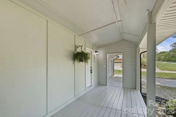 5396 Stonewood DR, Hickory, NC 28602