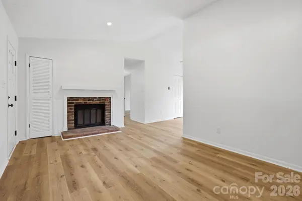 5396 Stonewood DR, Hickory, NC 28602