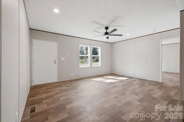 1028 Dorset LN, Lincolnton, NC 28092