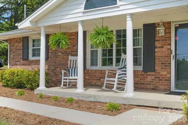 3328 Sulphur Springs RD NE, Hickory, NC 28601