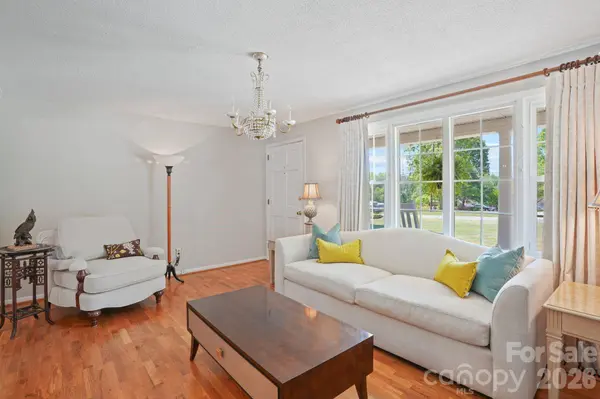 3328 Sulphur Springs RD NE, Hickory, NC 28601