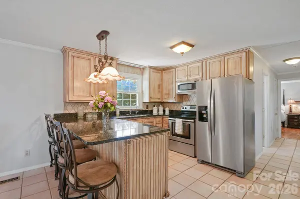 3328 Sulphur Springs RD NE, Hickory, NC 28601