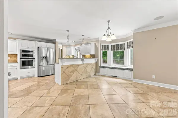 3906 Wandering LN NE, Hickory, NC 28601