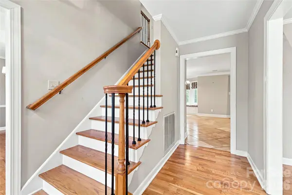 3906 Wandering LN NE, Hickory, NC 28601