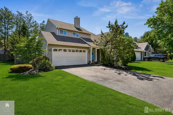 3 Longbrook LN, Freehold, NJ 07728