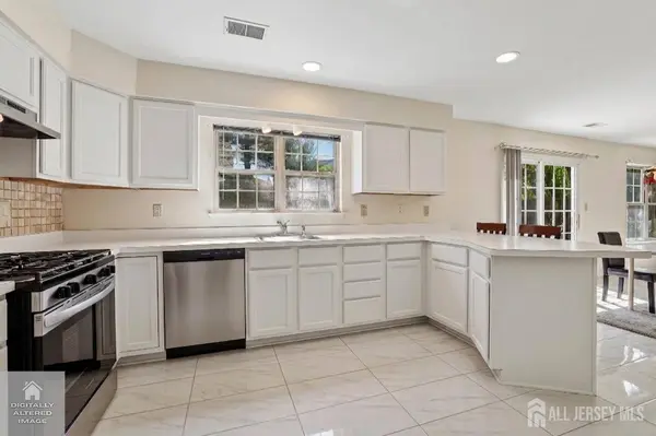 3 Longbrook LN, Freehold, NJ 07728