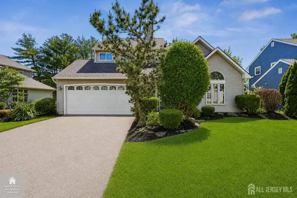 3 Longbrook LN, Freehold, NJ 07728