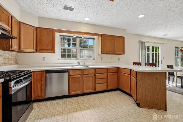 3 Longbrook LN, Freehold, NJ 07728