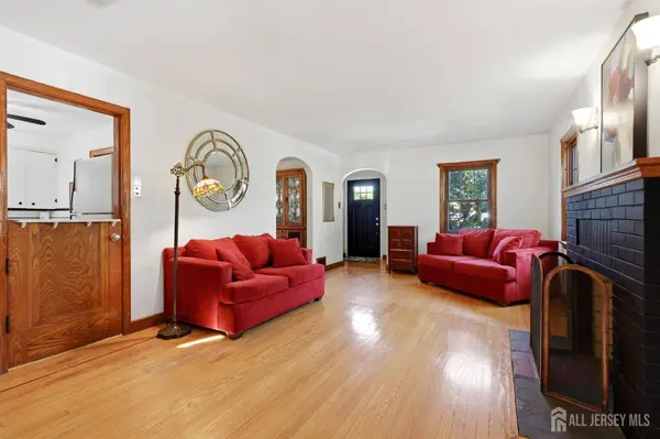 366 Vosseller AVE, Bound Brook, NJ 08805