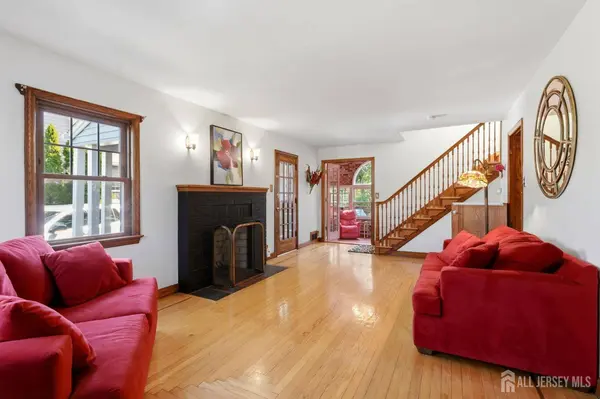 366 Vosseller AVE, Bound Brook, NJ 08805